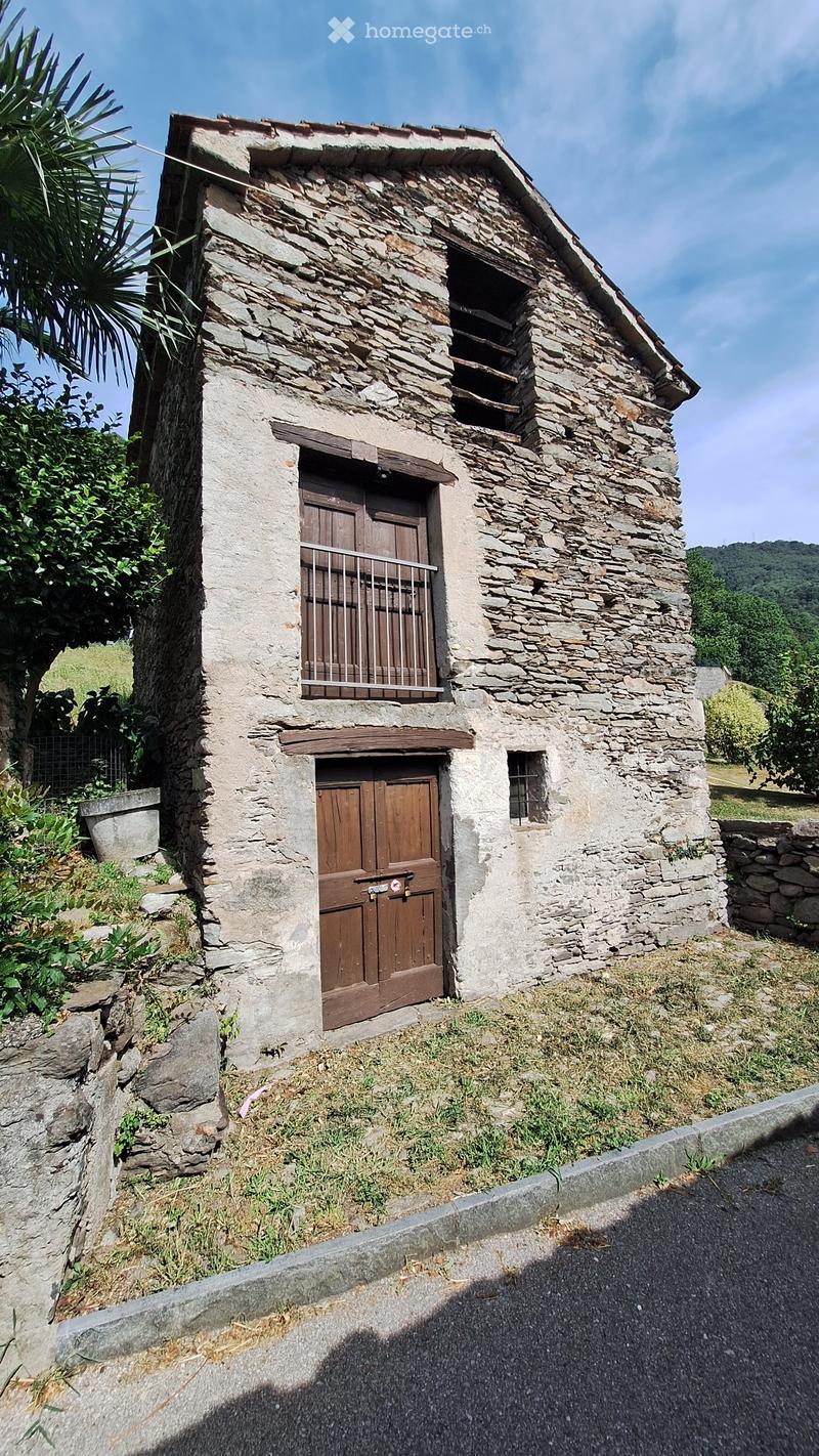Mezzovico affittasi rustico come deposito (1)