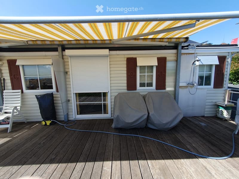 Zu verkaufen: Schönes Mobilheim mit Terrasse (2)