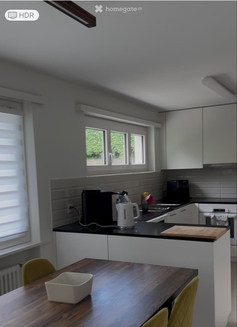 Charmante 4.5-Zimmer-Altbauwohnung mit Balkon in Hergiswil (3)