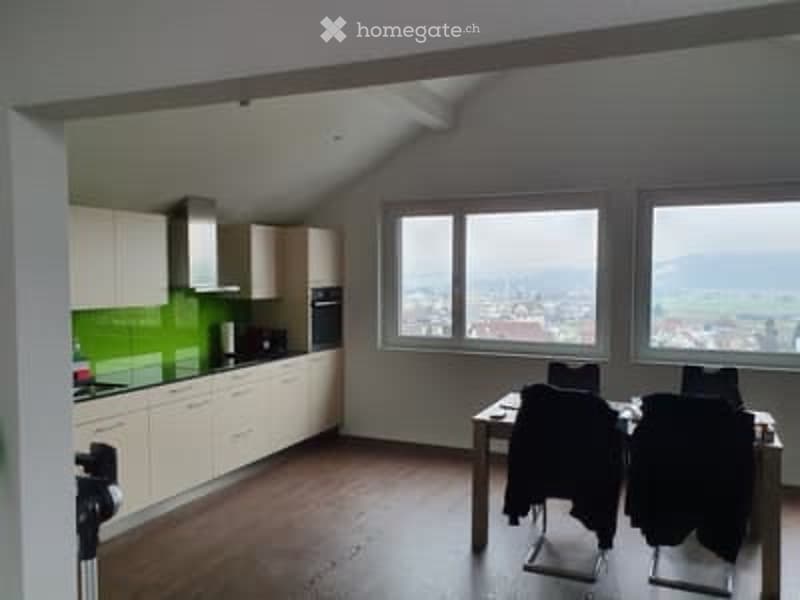 Traumhafte 3.5-Zimmerwohnung mit Panoramablick (2)