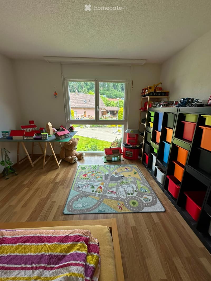 Helle 4.5-Zimmer Parterre Wohnung (3)
