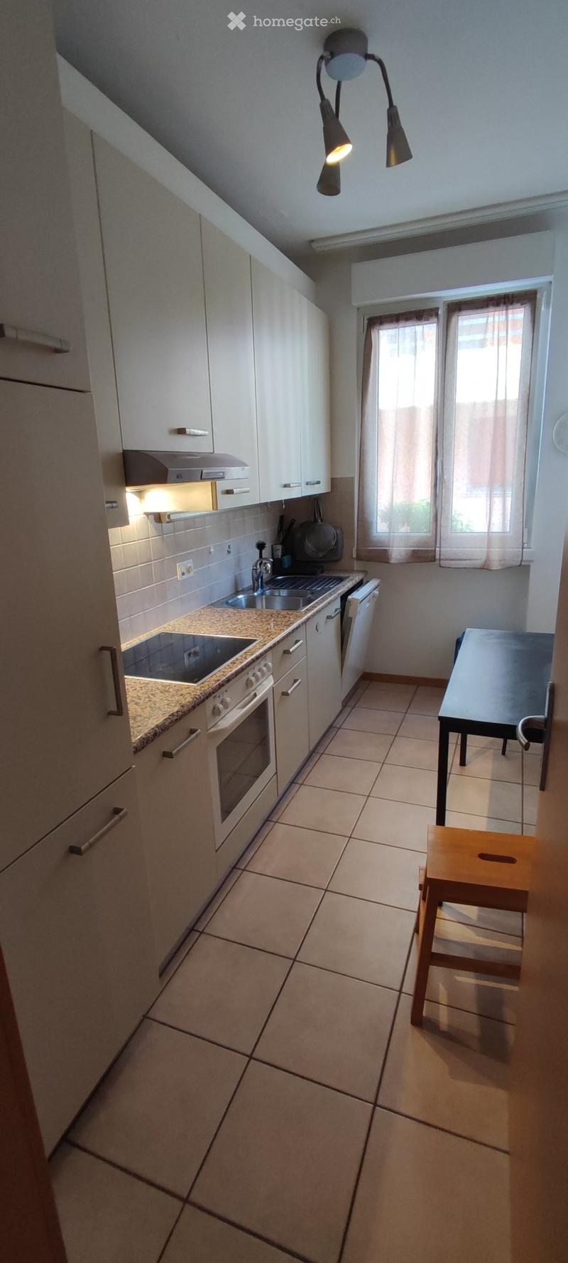 Bella camera spaziosa in appartamento confortevole a CHIASSO (3)