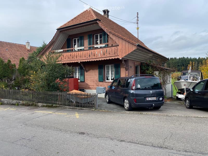 kleines rustikales WG-Zimmer mit Balkon (1)