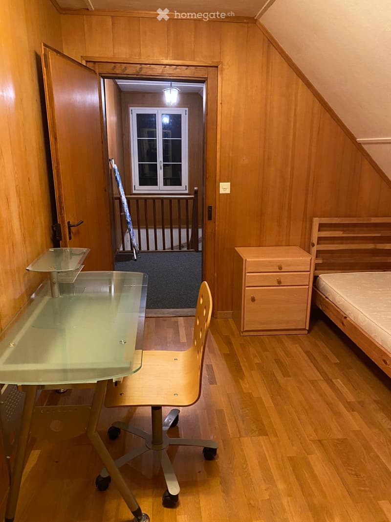 kleines rustikales WG-Zimmer mit Balkon (5)