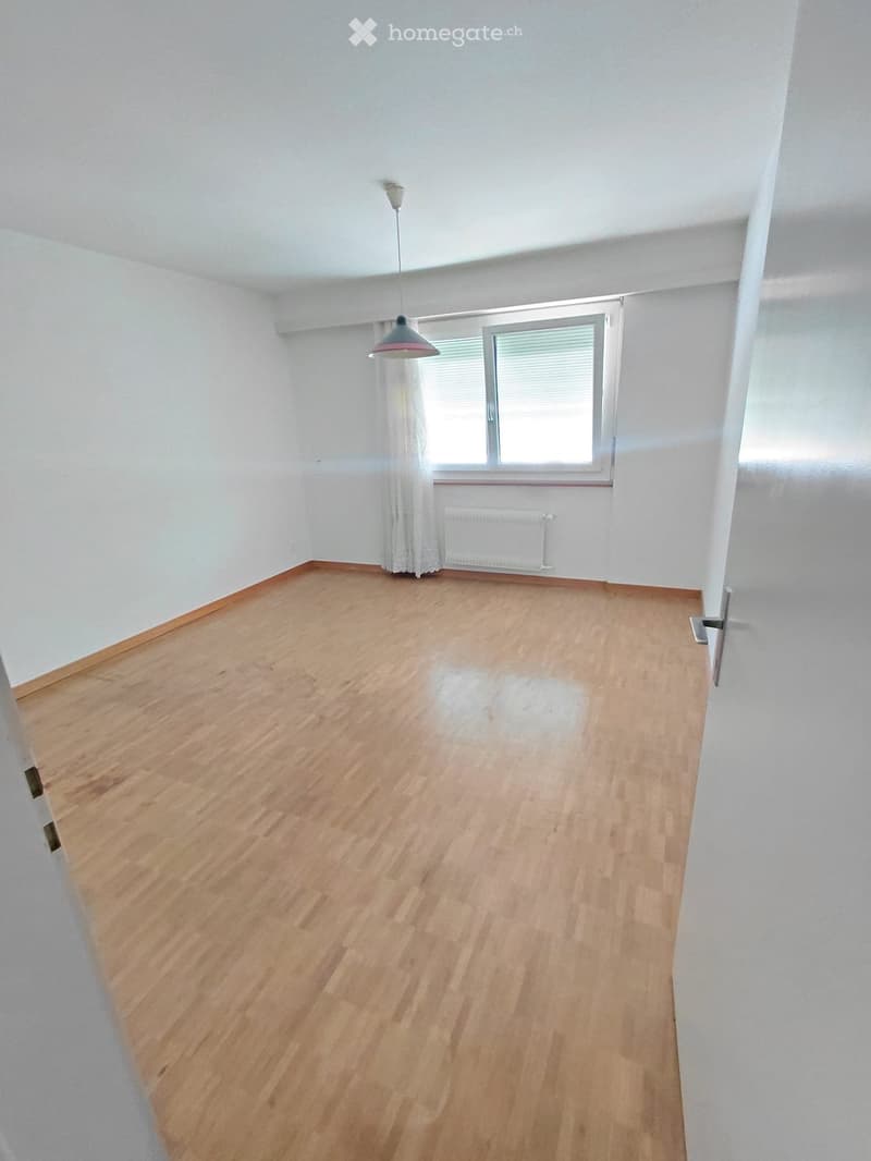 Frisch renovierte 3.5-Zimmerwohnung mit Balkon in Naters (4)
