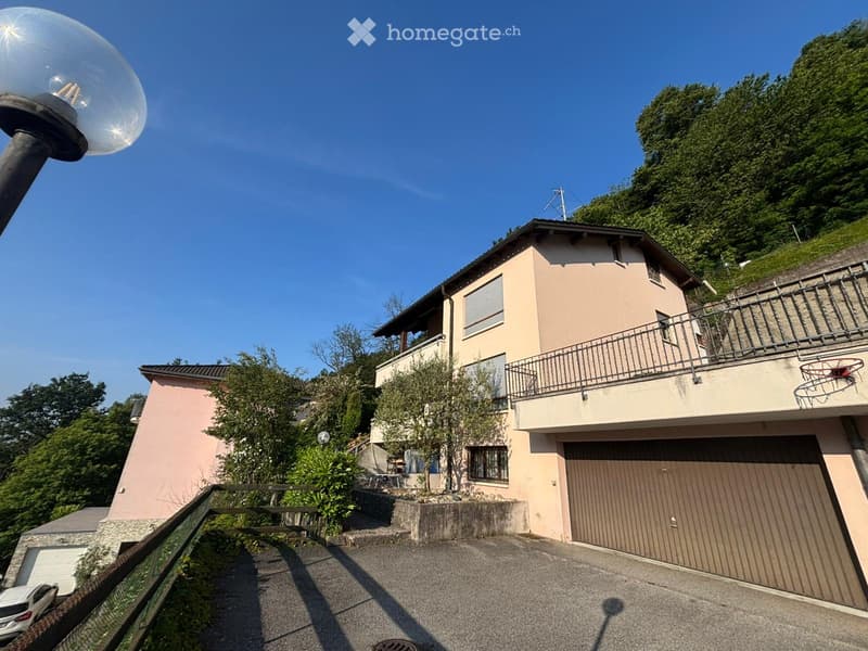 Grande casa a Sureggio con vista sui monti (1)