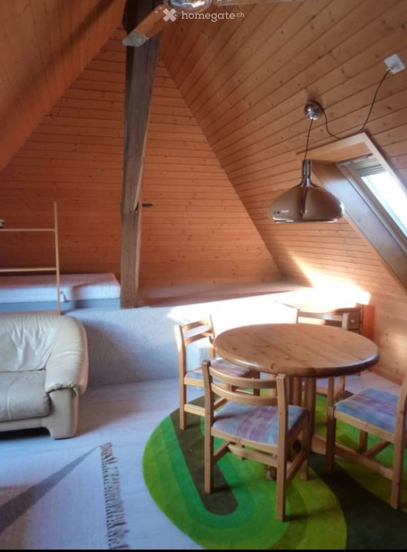 Helle Dachwohnung mit Charme, möbliert, Zentrum von Langnau (3)