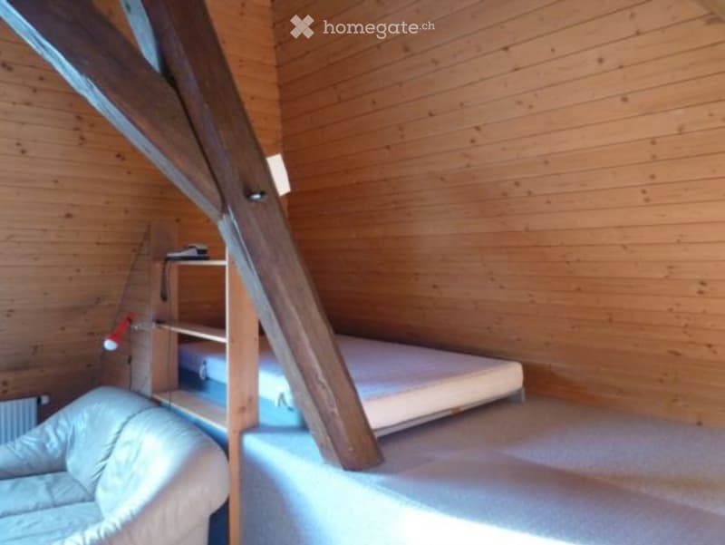 Helle Dachwohnung mit Charme, möbliert, Zentrum von Langnau (2)