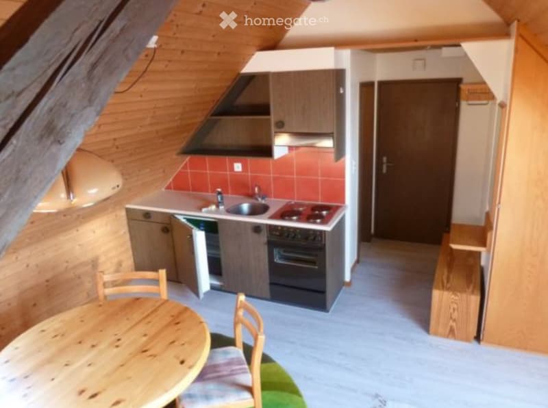Helle Dachwohnung mit Charme, möbliert, Zentrum von Langnau (1)