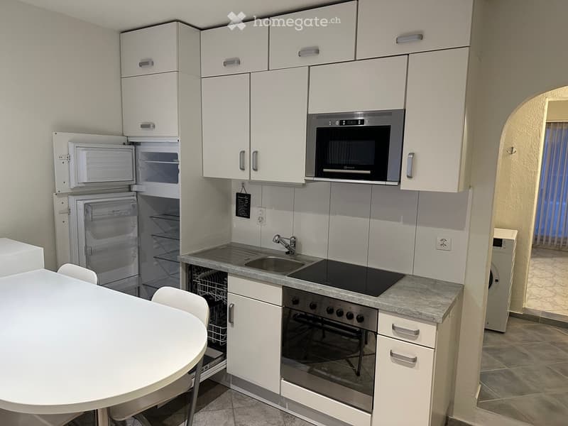 Schöne 2.5 Zimmerwohnung zu Vermieten im EG (2)