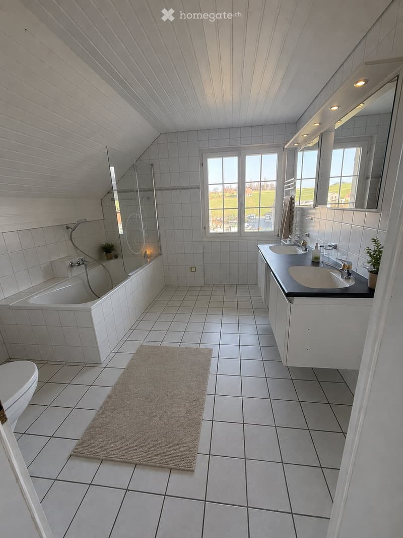 Charmante 2.5-Zimmer-Wohnung im Grünen (3)