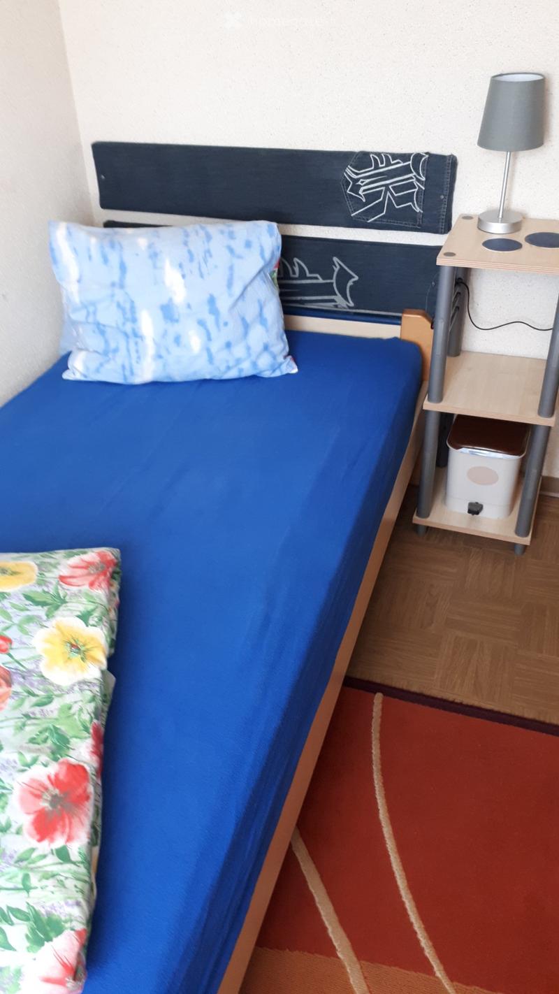möbliertes Zimmer mit gratis Parkplatz (1)