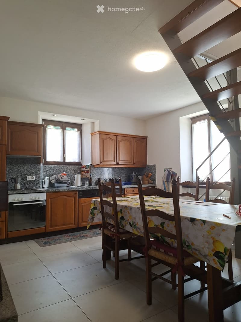 CASA PLURIFAMILIARE CON 2 APPARTAMENTI/GIARDINO/5 POSTI AUTO (2)