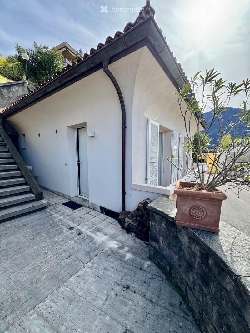 Casetta duplex indipendente con parziale vista lago (5)