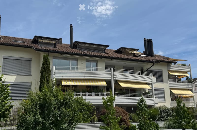 Exklusive 3.5 Zimmer-Wohung mit grossem Balkon. (2)