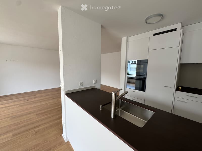 Exklusive 3.5 Zimmer-Wohung mit grossem Balkon. (10)