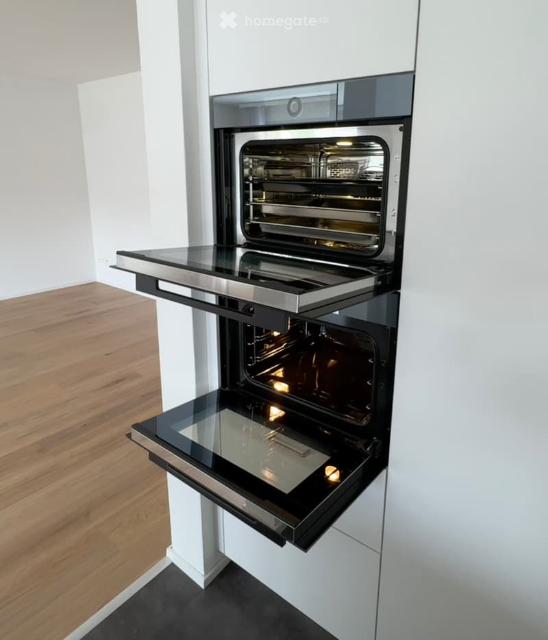 Exklusive 3.5 Zimmer-Wohung mit grossem Balkon. (11)