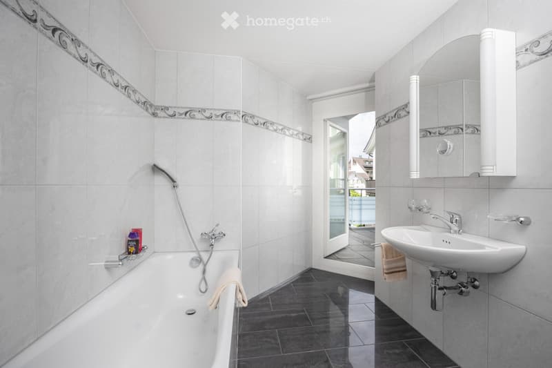 Schöne 4,5-Zimmer-Wohnung im 2. OG direkt an der Sarneraa (5)