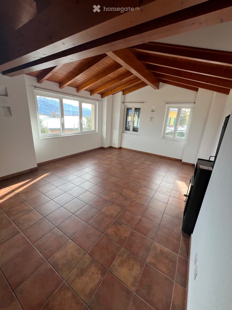 Subentrante per ampio appartamento con giardino privato (1)