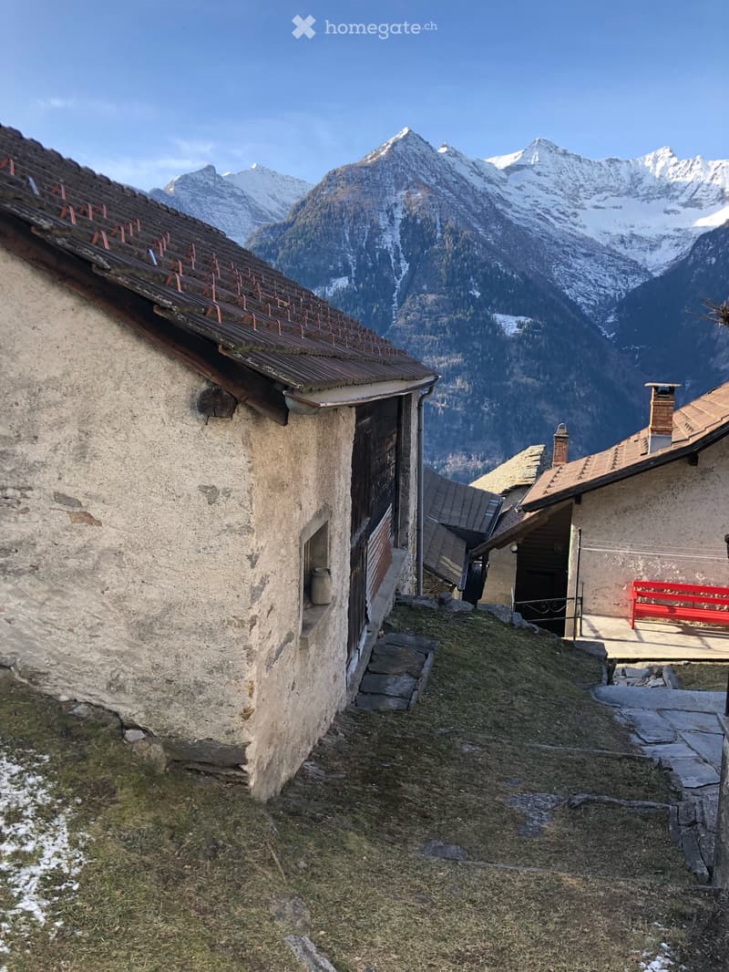 Vendesi a Sobrio stalla da ristrutturare (3)