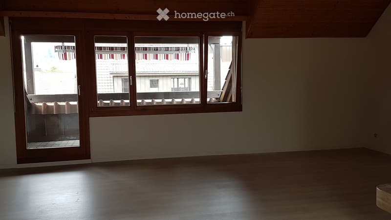 Dachwohnung 3 1/2 Zimmer eigene Waschküche (5)
