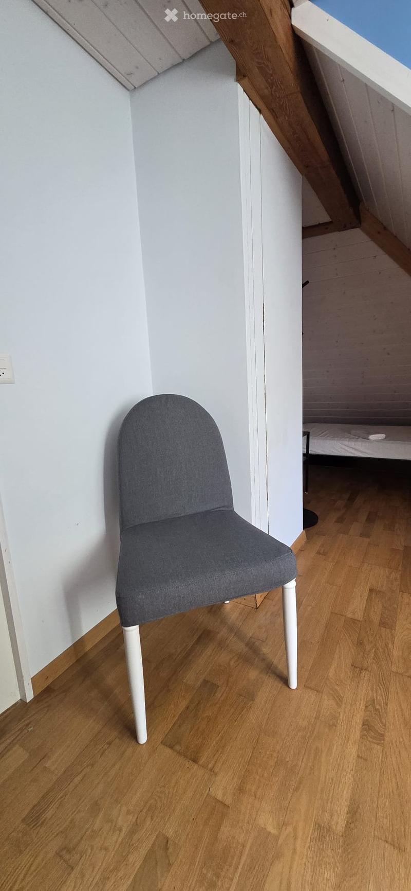 Charmantes Dachzimmer in Evilard/Leubringen zu vermieten (5)