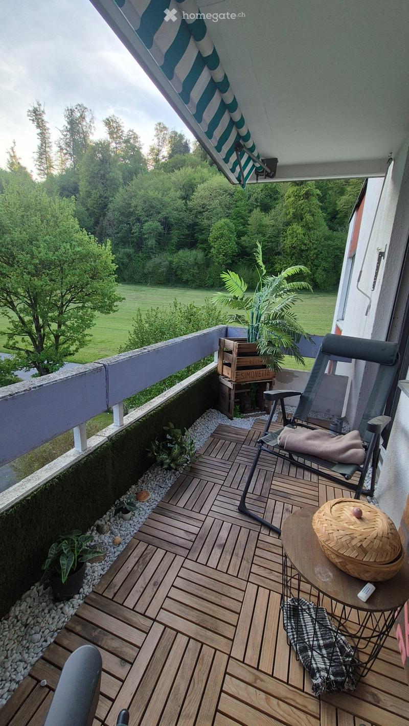 Grosse 3,5 Zimmer Wohnung mit Balkon (2)