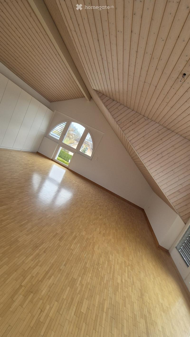 Helle 2.5 Zimmer Dachwohnung mit Balkon in Dagmersellen (2)