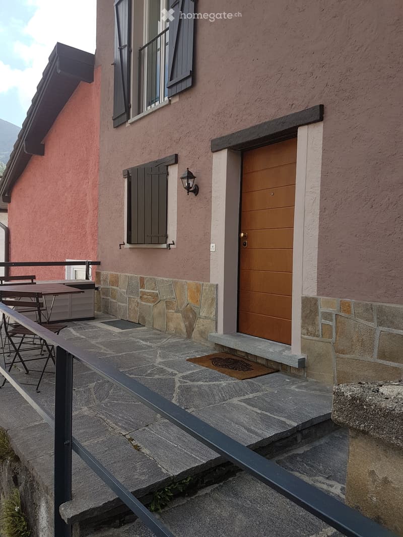 CASA DI DUE APPARTAMENTI DI 3.5 LOCALI (5)