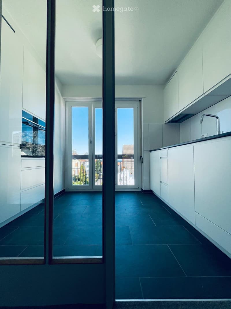 See- und Bergsicht, grossem Balkon und Einzelgarage (3)