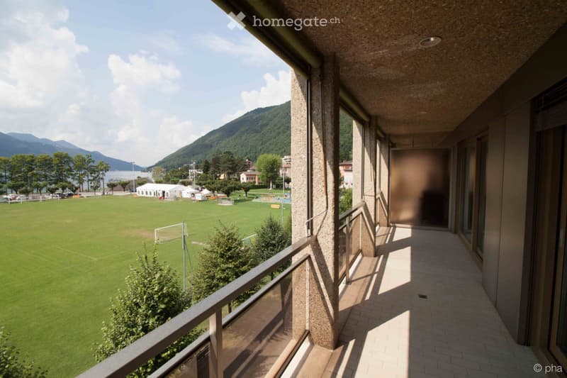 Affittasi luminoso 2.5 a Melide con terrazzo vista lago (1)