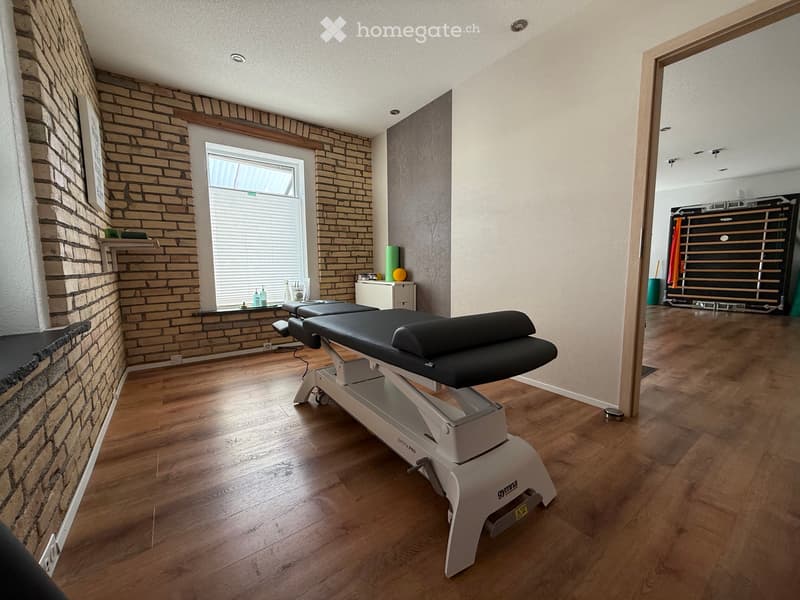 Spiez: Behandlungszimmer in Physiopraxis (2)