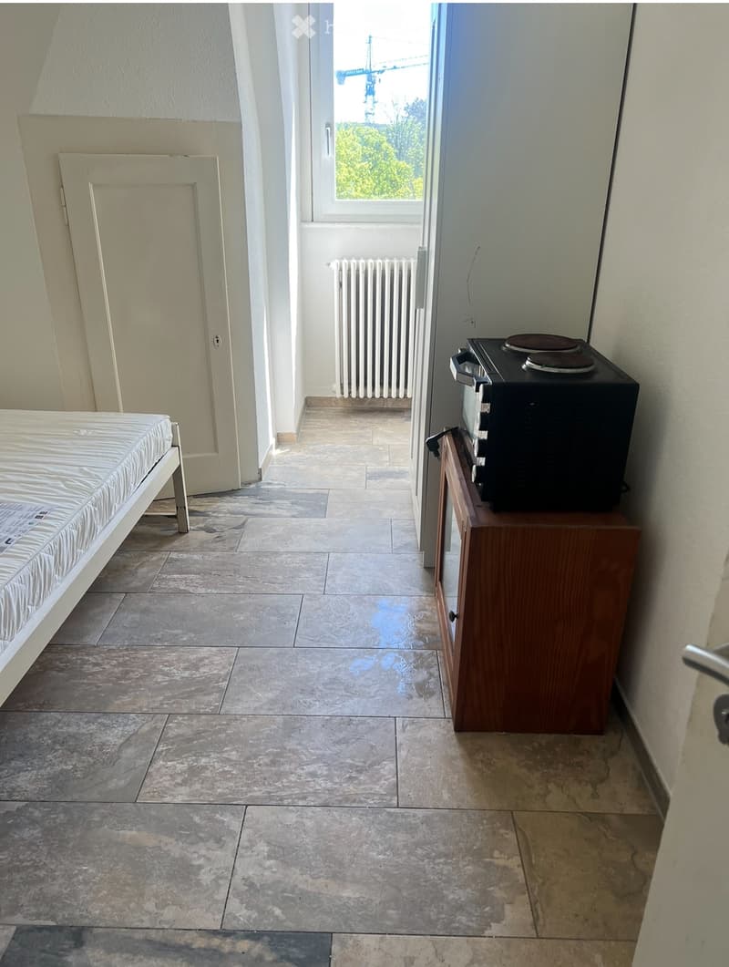 Einfaches Zimmer ab sofort (2)