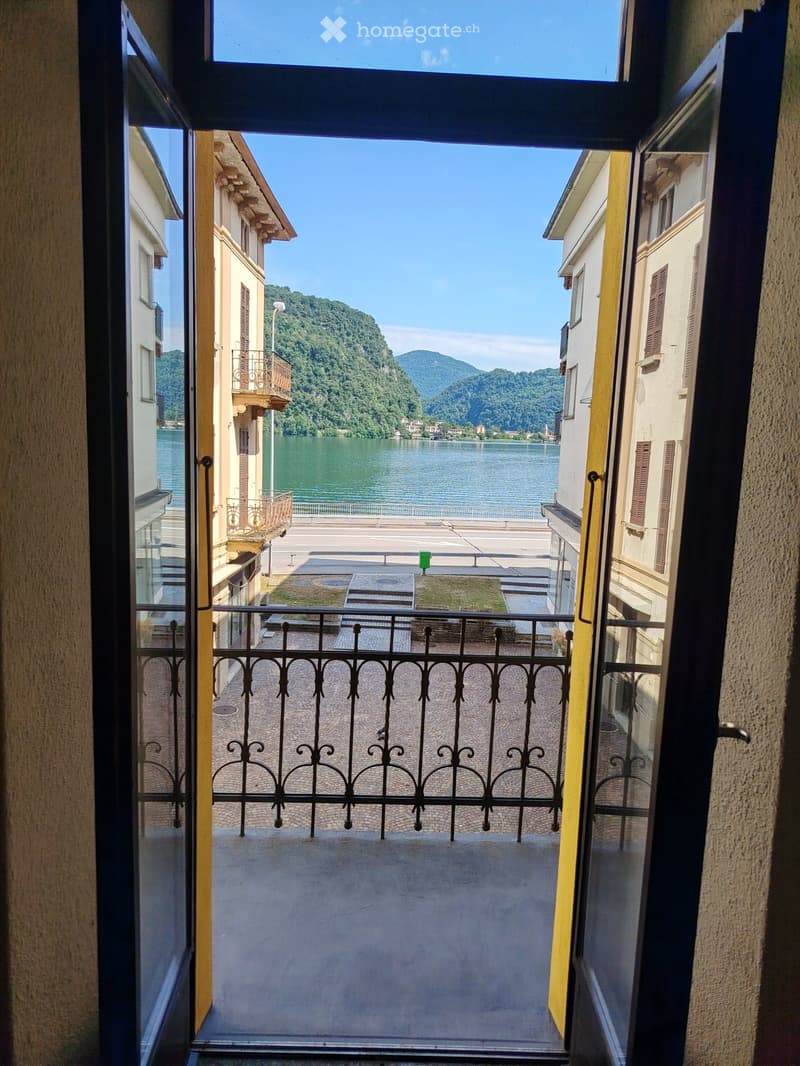 Spazioso monolocale con balcone e vista lago a Ponte Tresa (1)