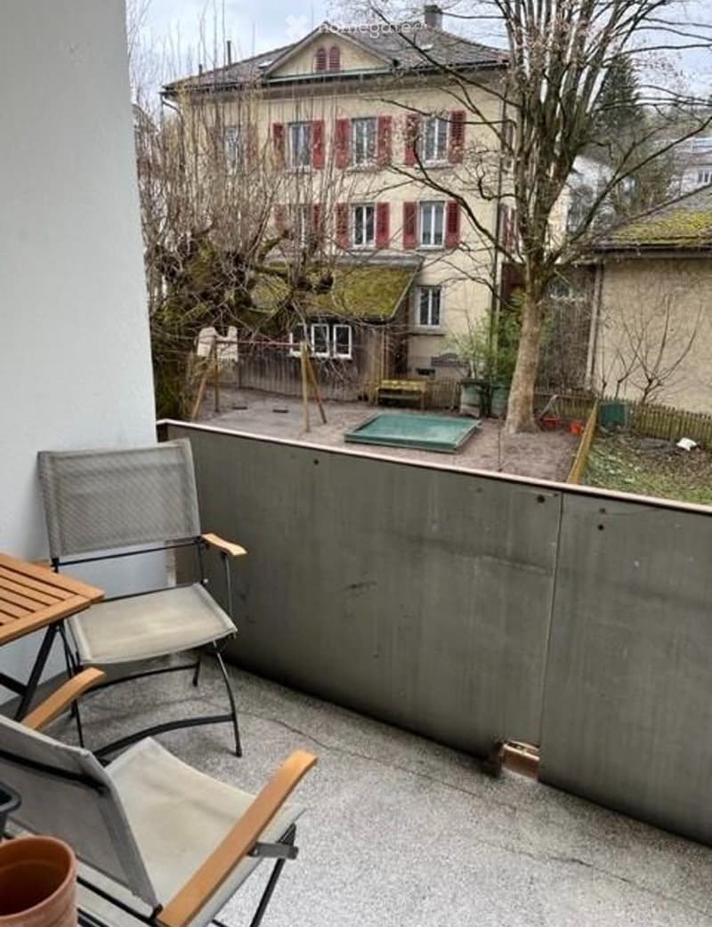 Charmante 2.5-Zimmer-Wohnung mit Balkon zentral in St.Gallen (2)