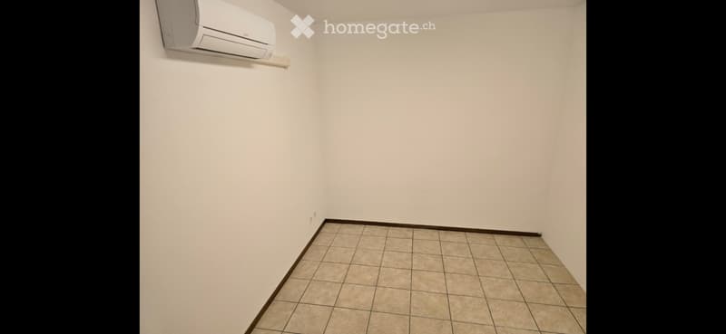 Cerco subentrante per locale/studio NO APPARTAMENTO! (3)