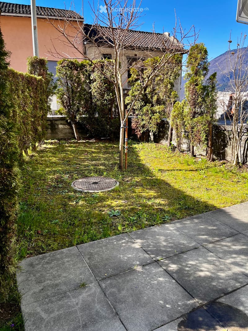 2.5 locali con ingresso indipendente, giardino e posto auto (1)