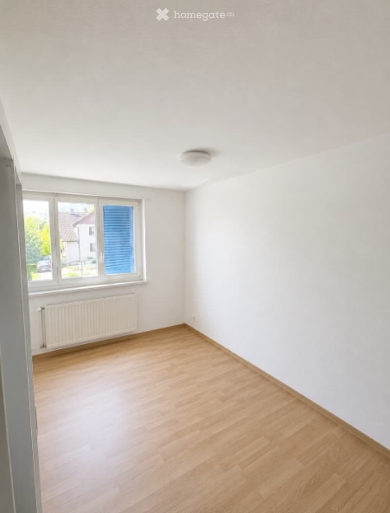 Helle 2,5-Zimmer-Wohnung mit Balkon und Parkplatz - 01.10.26 (2)
