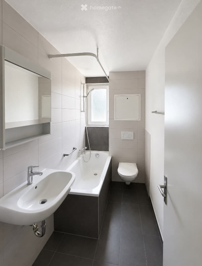Helle 2,5-Zimmer-Wohnung mit Balkon und Parkplatz - 01.10.26 (3)