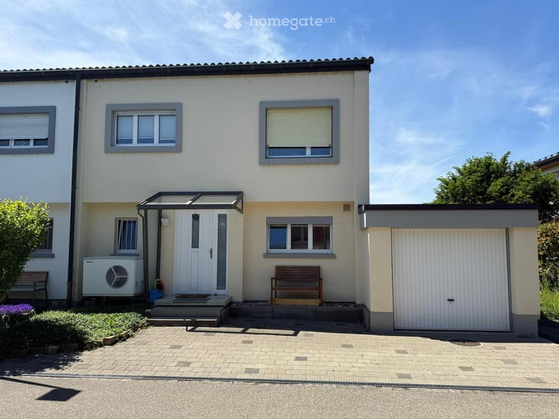 Eckreihenhaus mit grossem Garten und Garage (1)