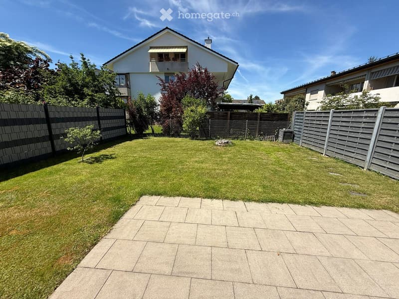 Eckreihenhaus mit grossem Garten und Garage (2)