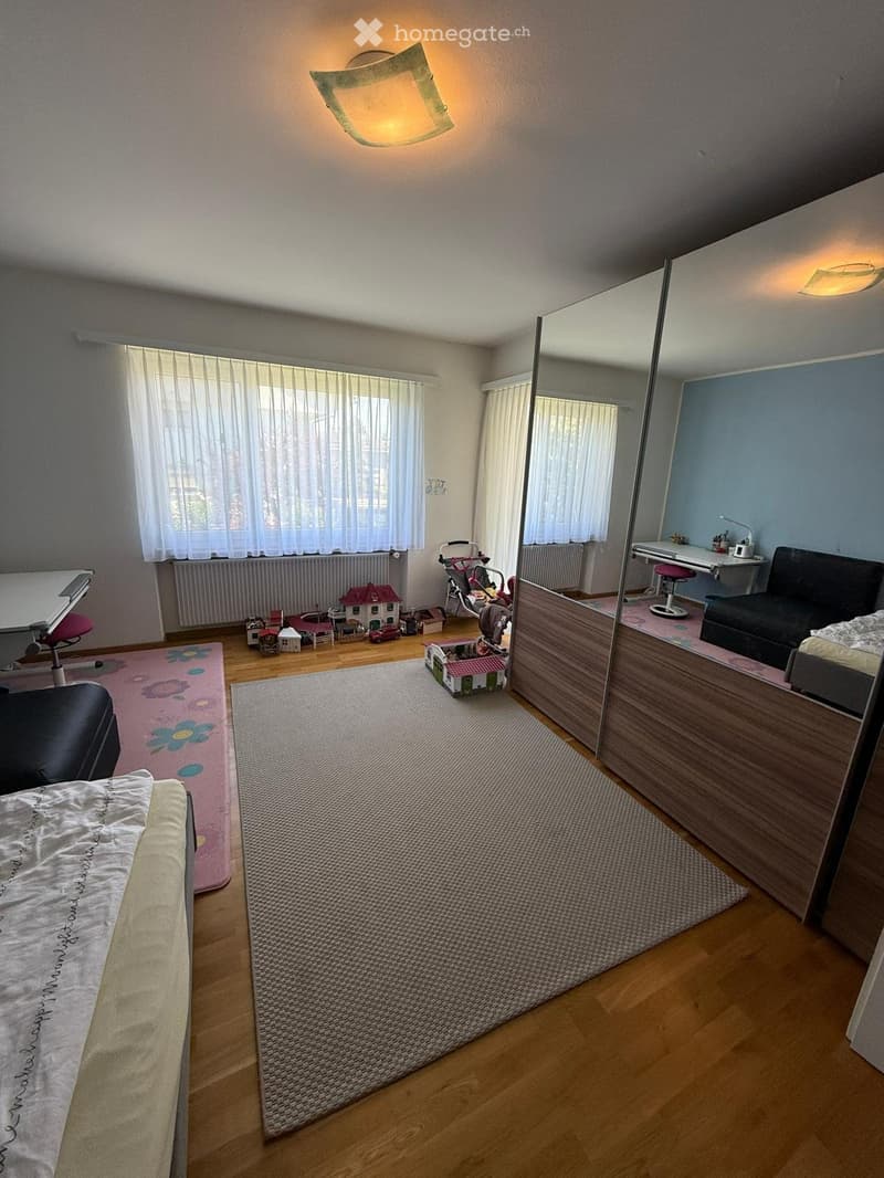 Eckreihenhaus mit grossem Garten und Garage (5)
