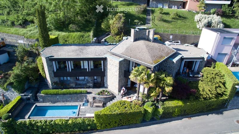 Elegante Villa Unifamiliare a Brè con Piscina e Vista (1)