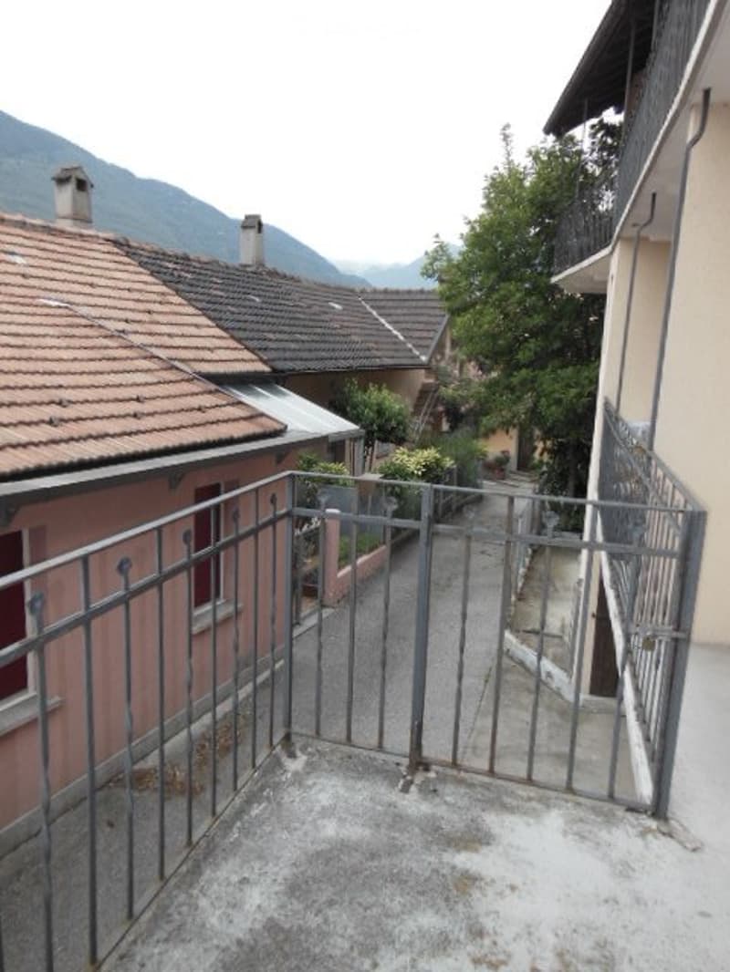 Sonnige Wohnung mit grossem Balkon für Single in Giubiasco (5)