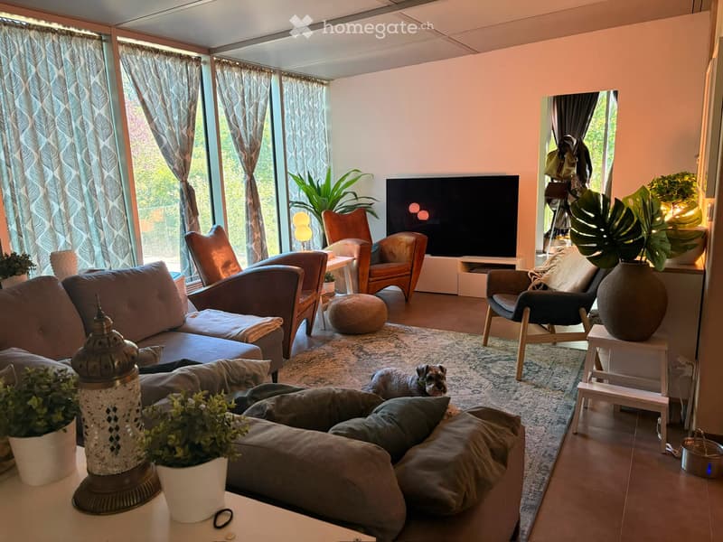 Charming 5-Room Apartment with Balcony & Stunning Views (2)
