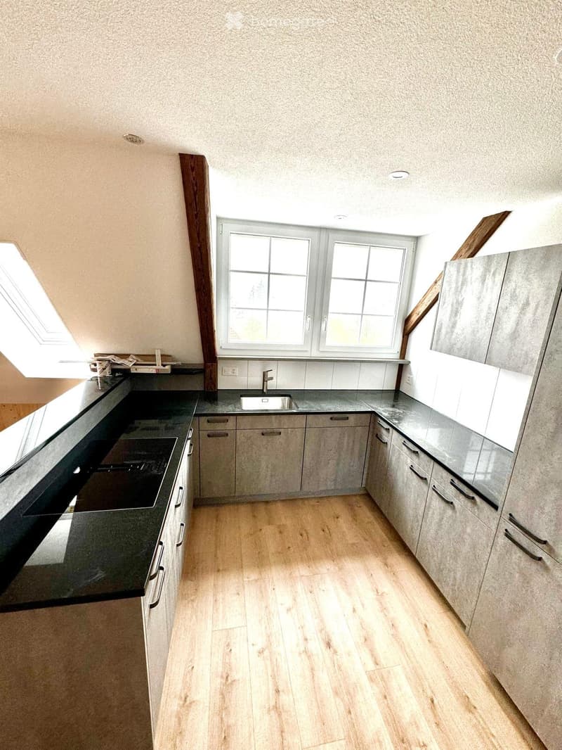 Neue 5.5-Zimmer-Dachwohnung in Rütschelen (2)