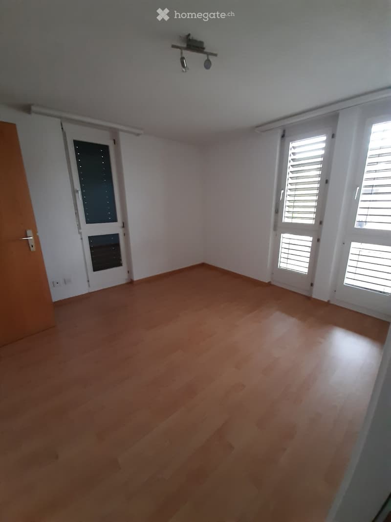 Helle 3 Zimmerwohnung mit grossem Balkon (2)