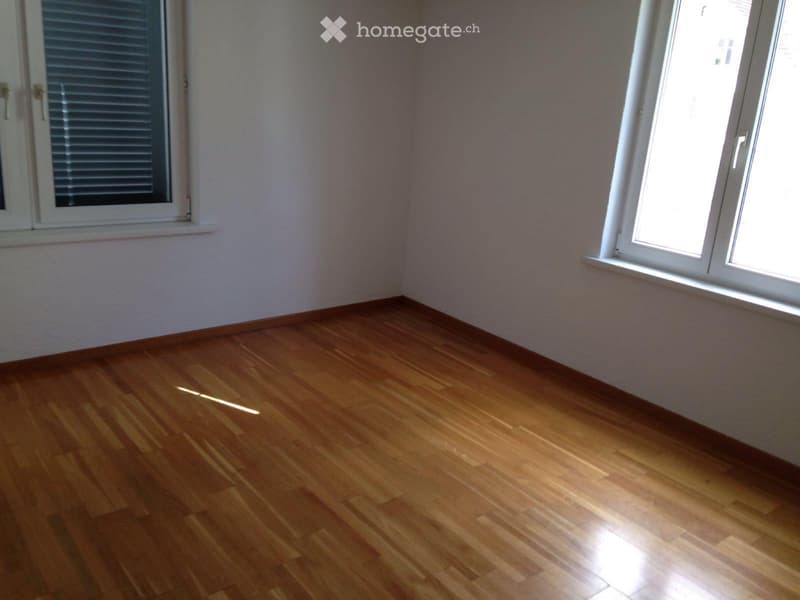 schöne 2.5 Zimmer Wohnung (3)