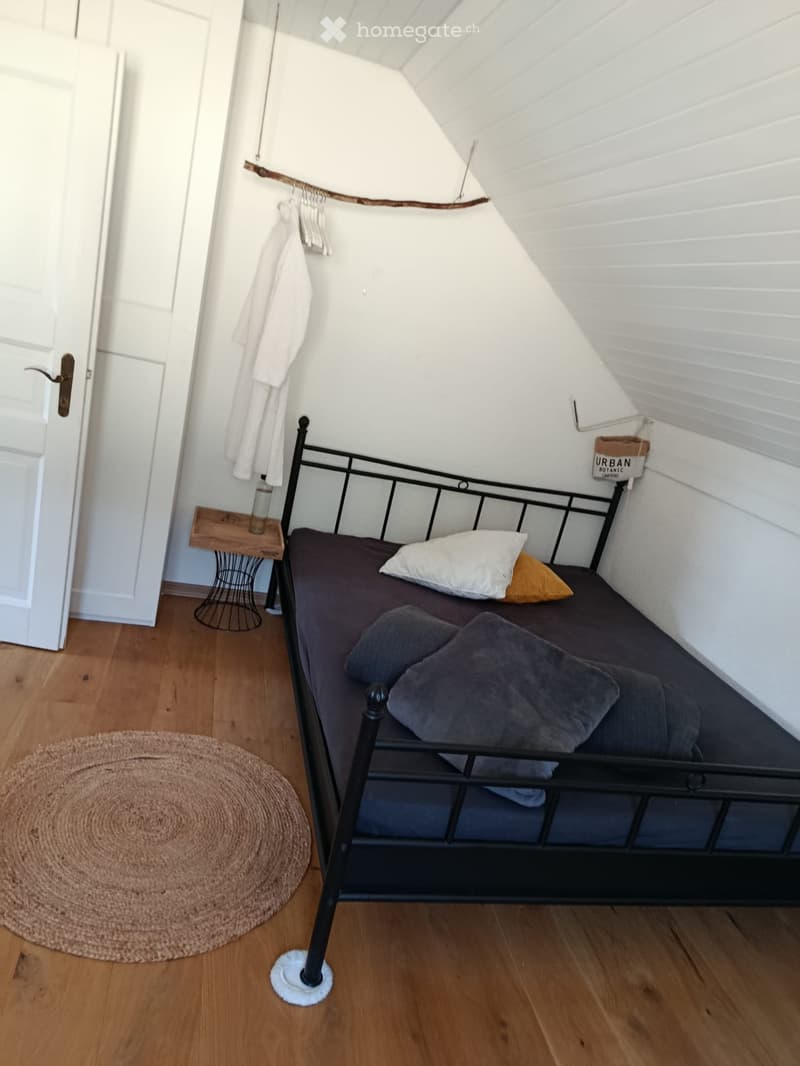 Für eine FRAU WG-Zimmer in EFH in Lommiswil SO (1)