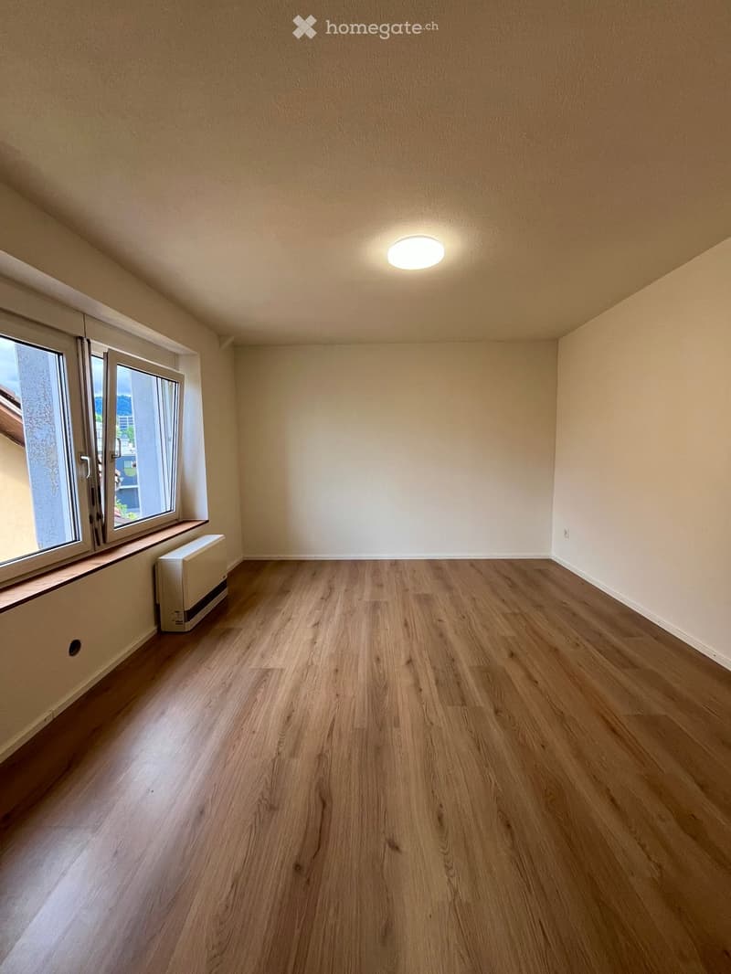 Schöne 2.5 Zimmer Wohnung (2)